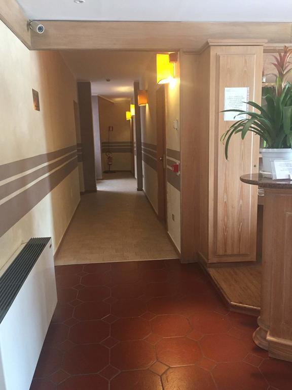 Hotel Ascot Бинаско Экстерьер фото