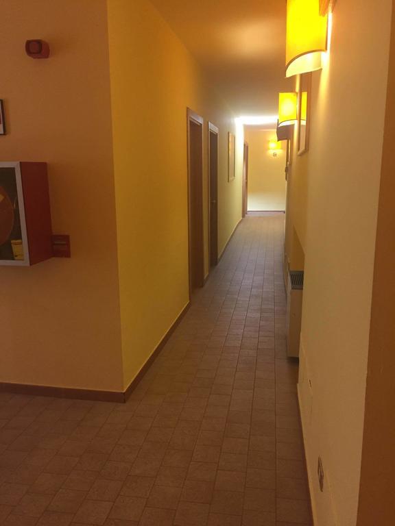Hotel Ascot Бинаско Экстерьер фото
