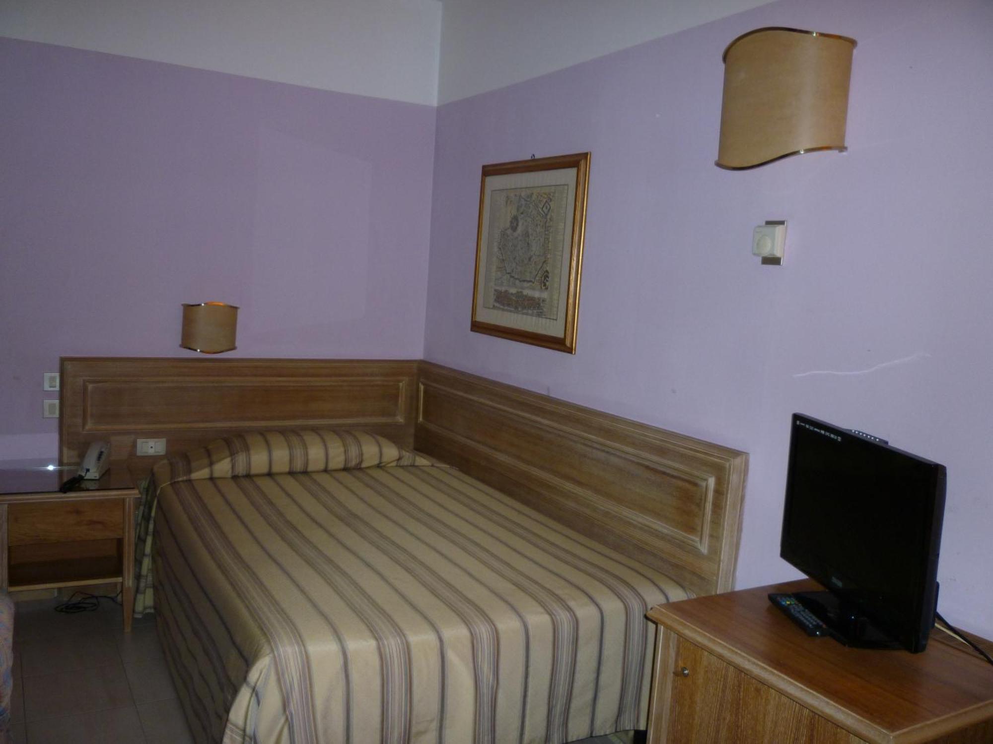 Hotel Ascot Бинаско Экстерьер фото
