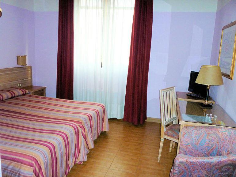Hotel Ascot Бинаско Экстерьер фото